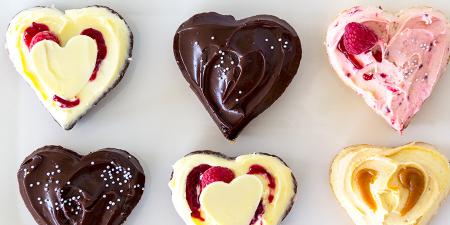 MothersDayCakes_1_three_hearts_2